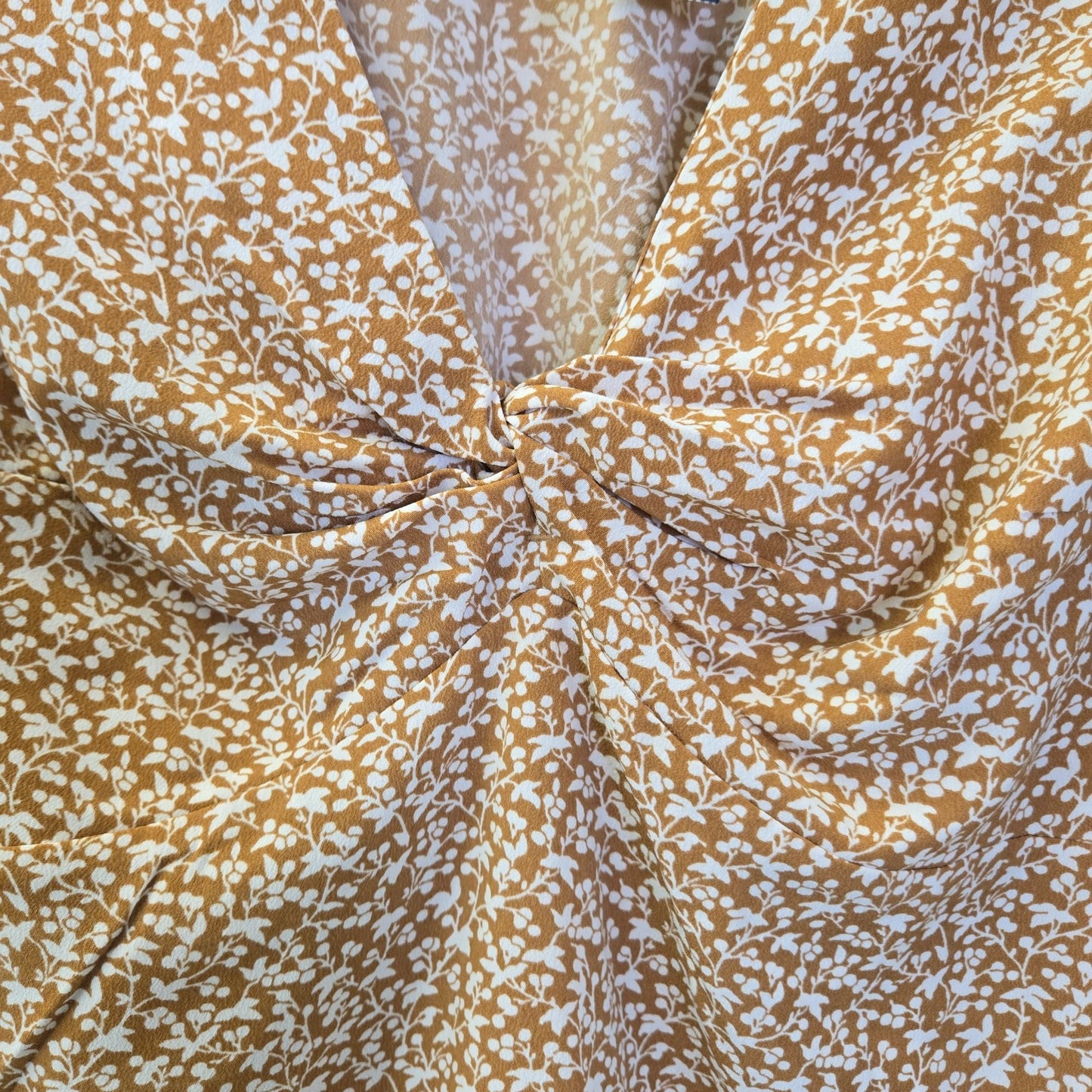 NWT Abercrombie & Fitch Floral Twist Front Top Size Medium