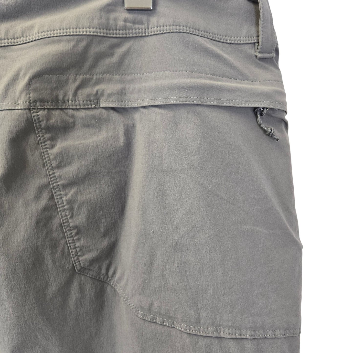 L.L. Bean Activewear Cargo Shorts Size 40
