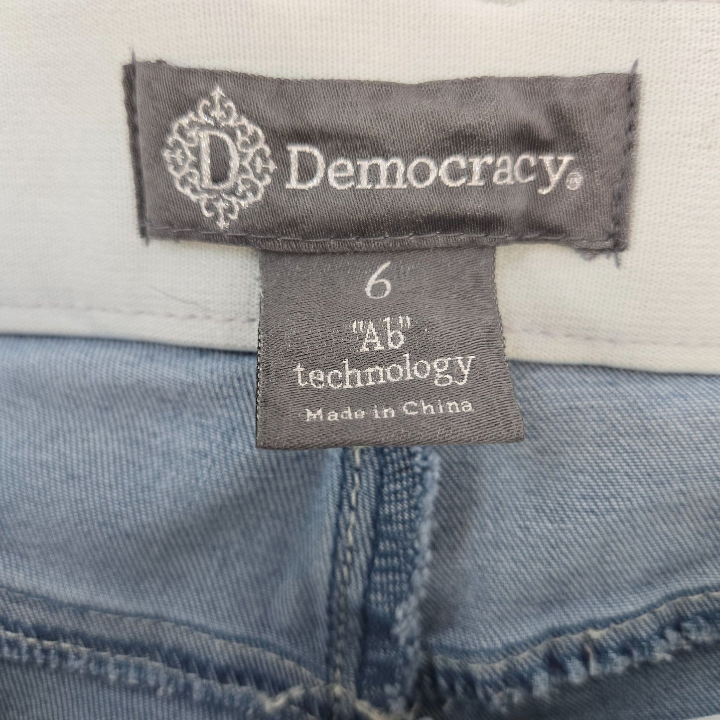 Democracy "Ab"technology Distressed Raw Hem Crop Jeans Size 6