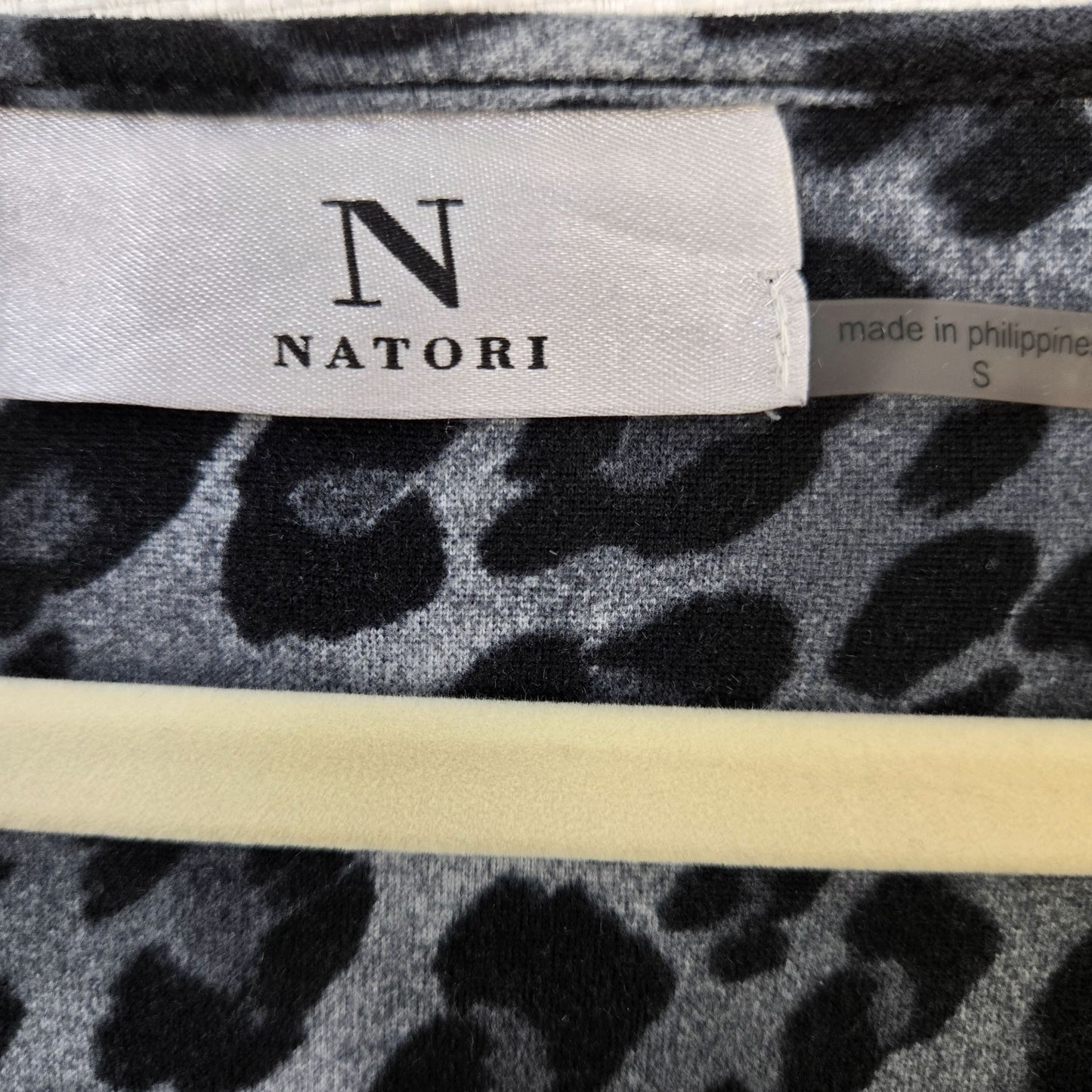 Natori Leopard Print Super Soft V-Neck Cozy Top Size Small