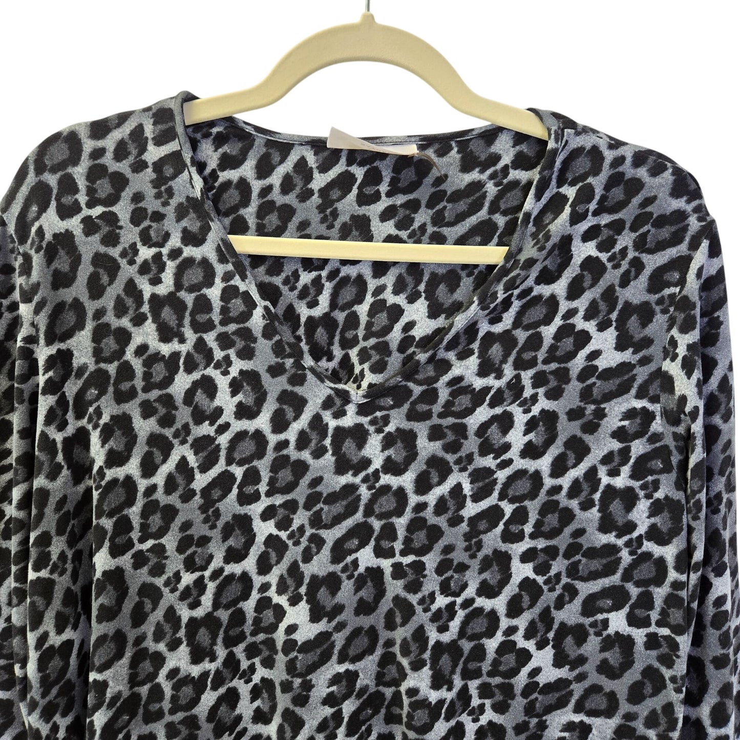 Natori Leopard Print Super Soft V-Neck Cozy Top Size Small