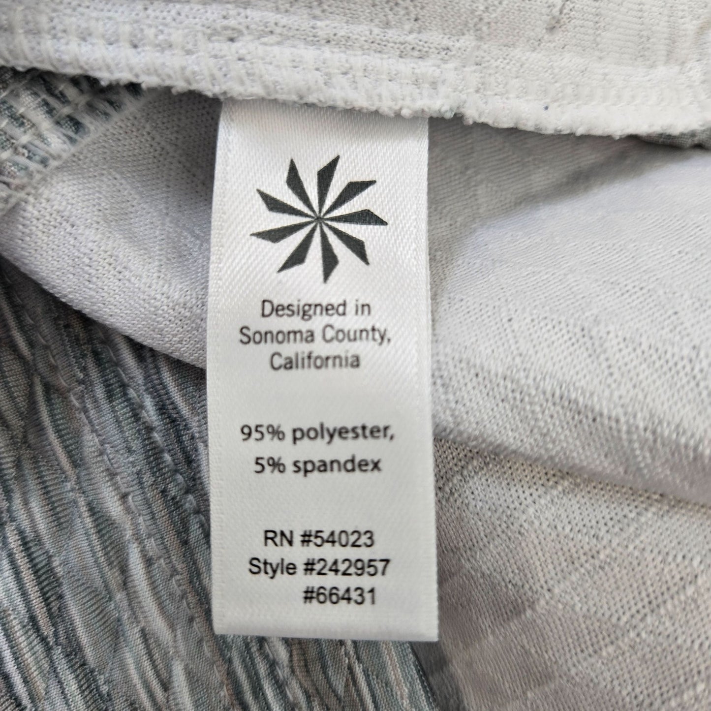 Athleta Snowscape Quilted Full Zip Hooded Activewear Jacket Size Medium