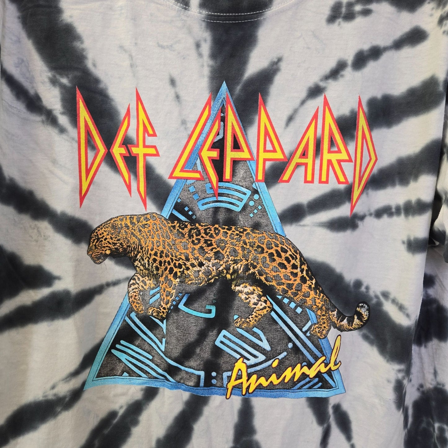 NWOT Def Leppard Licensed Animal Graphic Band Tee Size M