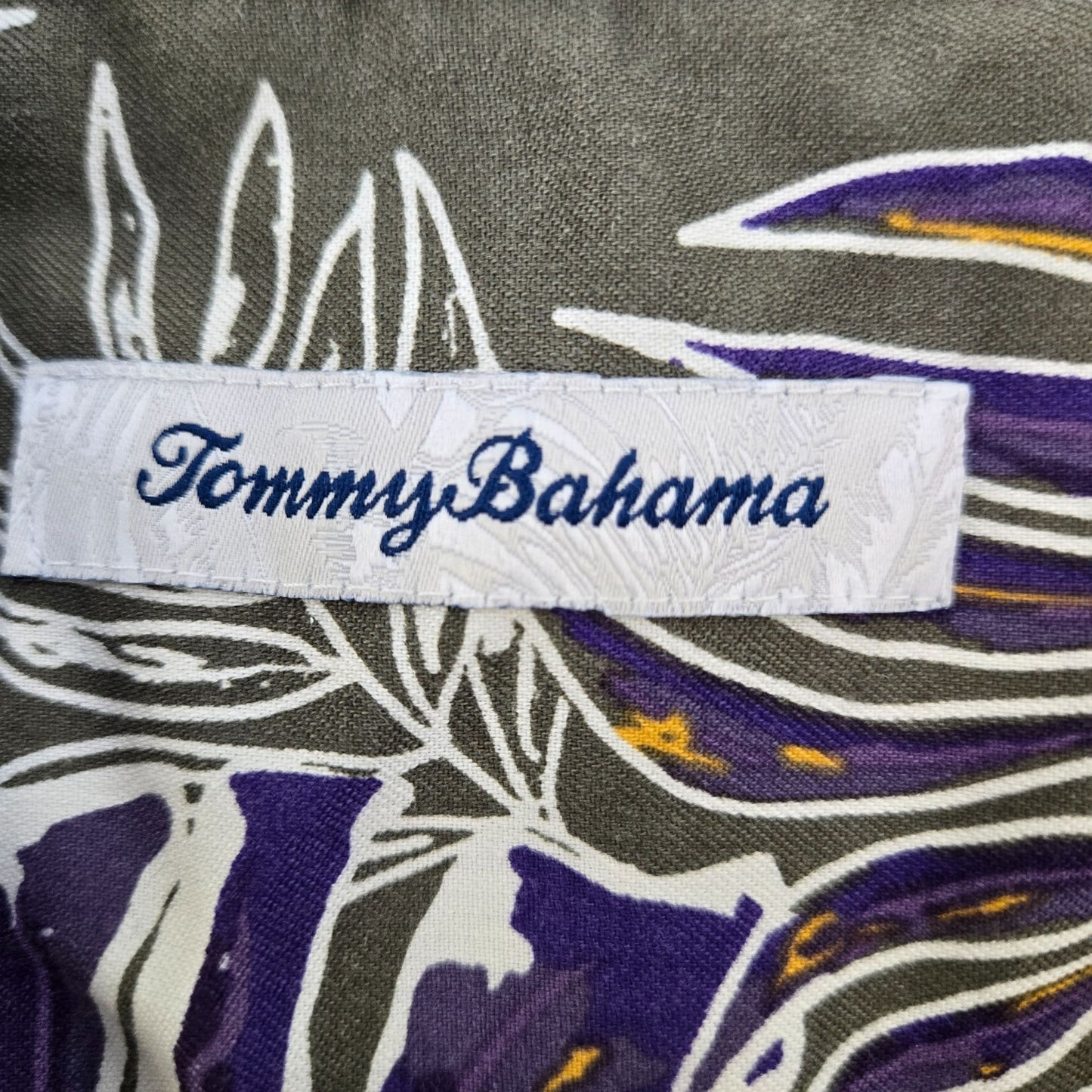 Tommy Bahama Silk Blend Tropical Print Button Down Shirt Size Medium