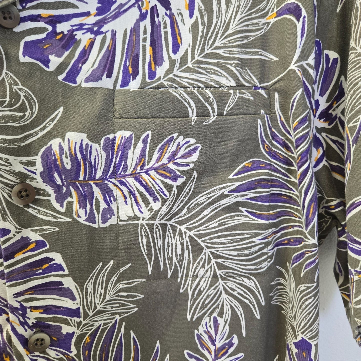 Tommy Bahama Silk Blend Tropical Print Button Down Shirt Size Medium