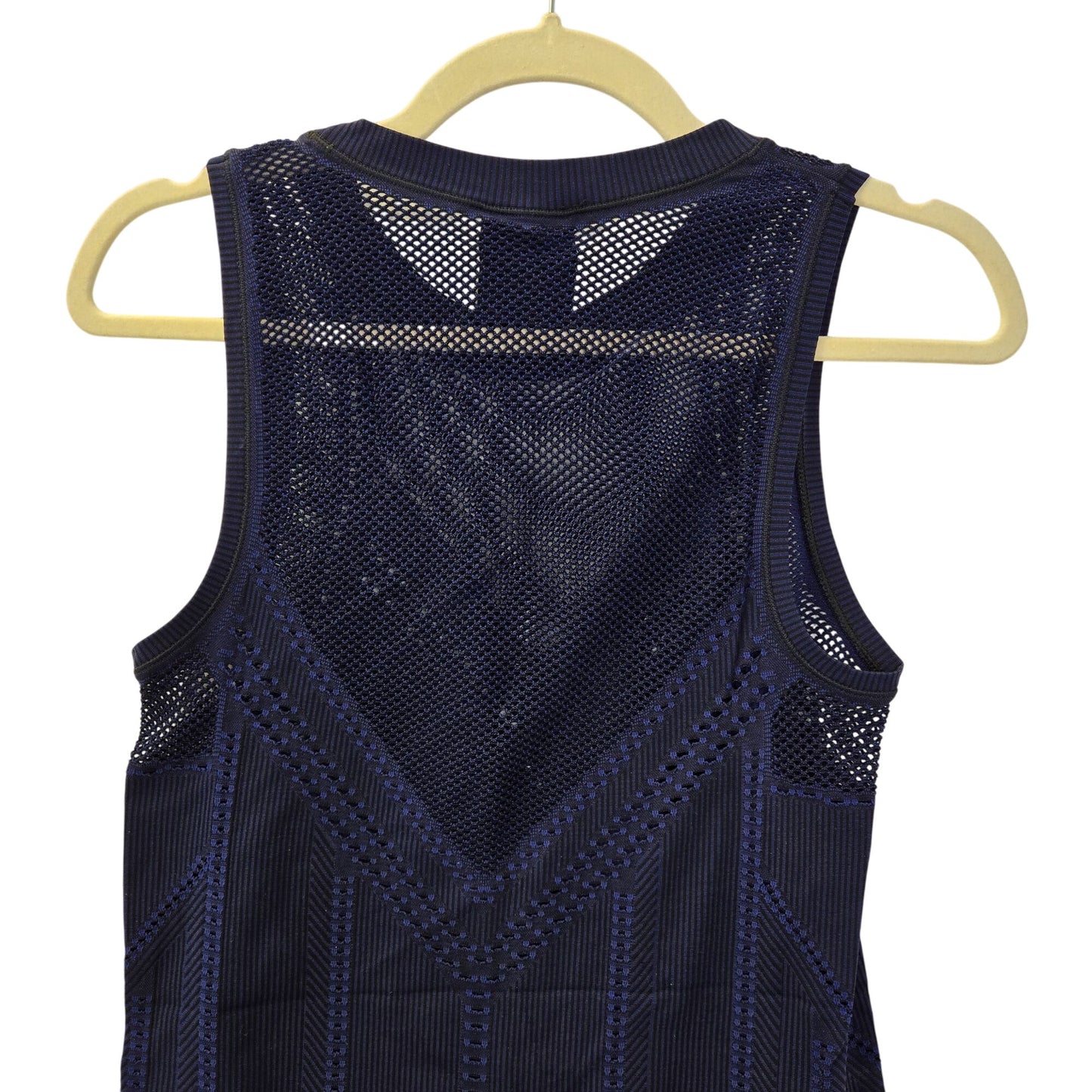 Athleta Oxygen Mesh Embellished Tank Top Size Medium