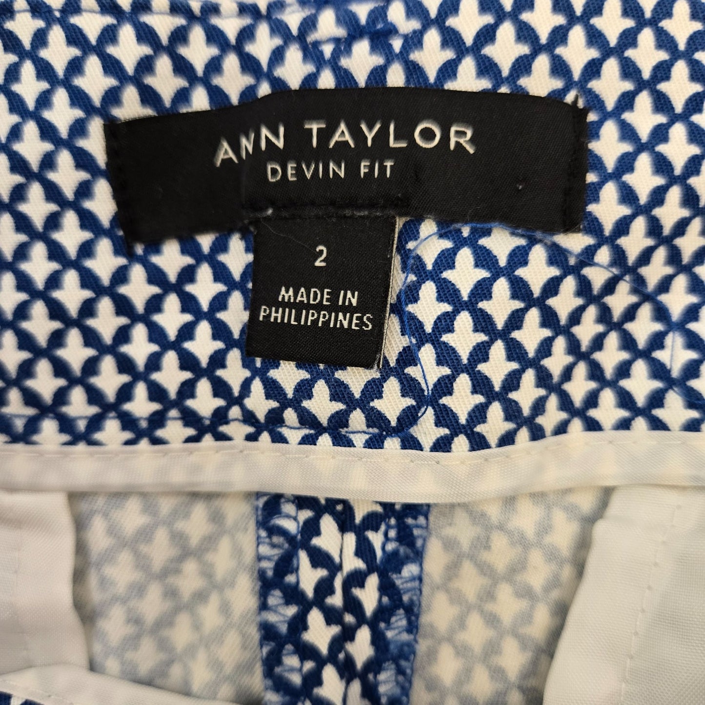 Ann Taylor Devin Fit Fleur de Lis Print Ankle Pants Size 2