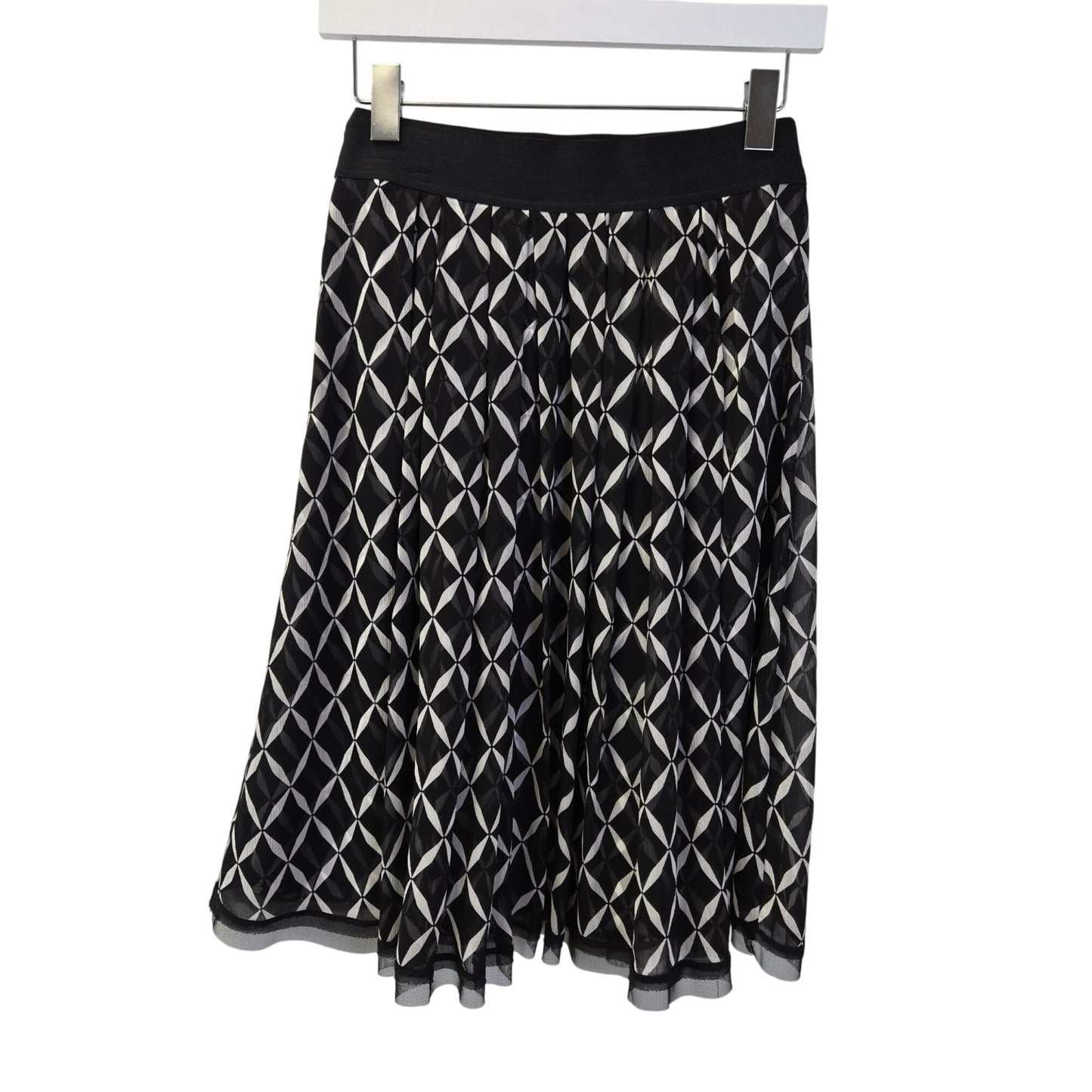 White House Black Market Chiffon Diamond Print Skirt Size 4