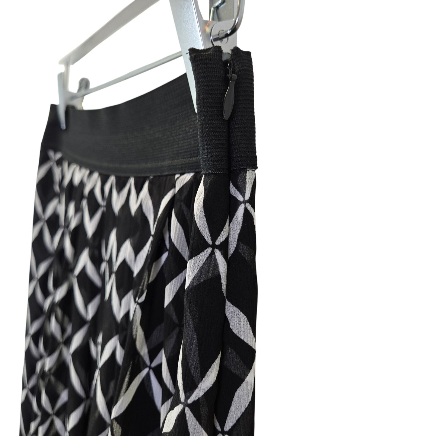 White House Black Market Chiffon Diamond Print Skirt Size 4