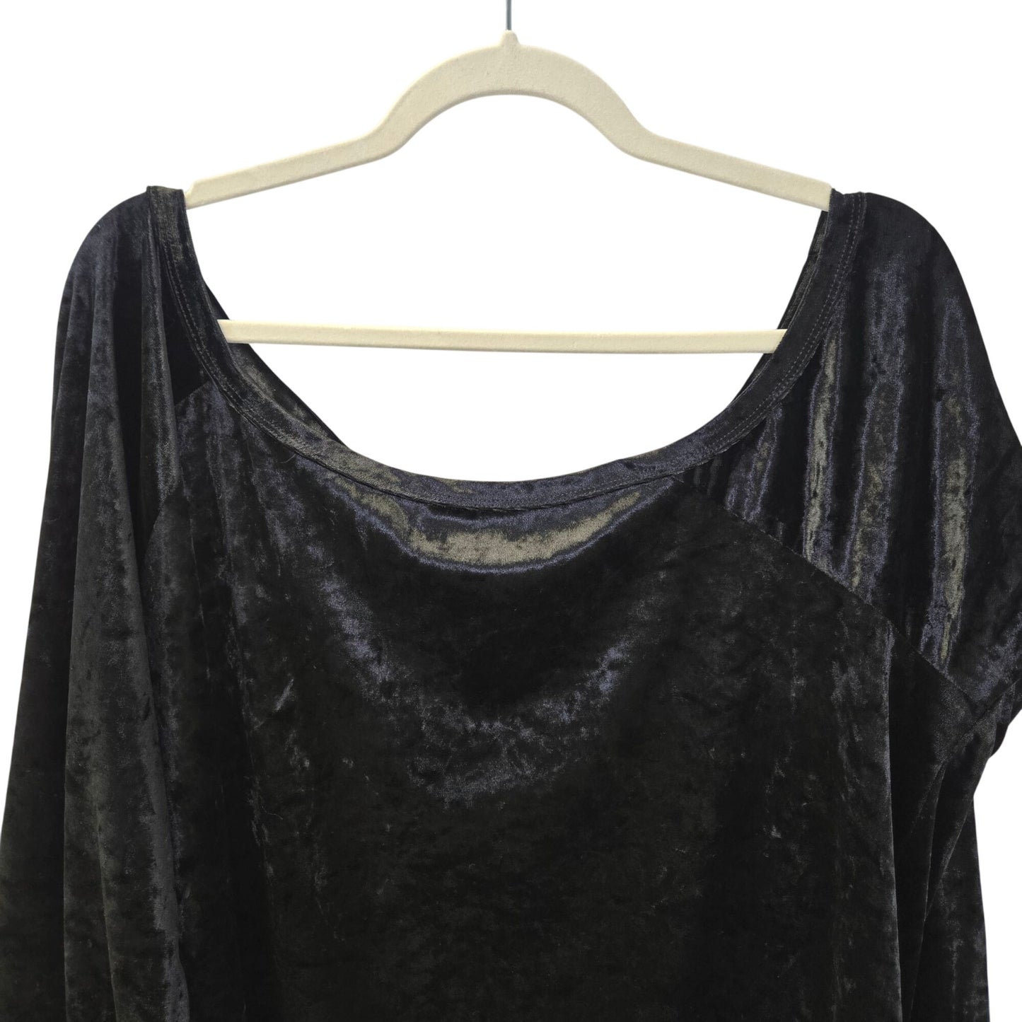 NWT Torrid Crushed Velvet Off Shoulder Sweatshirt Size Torrid 3/3X