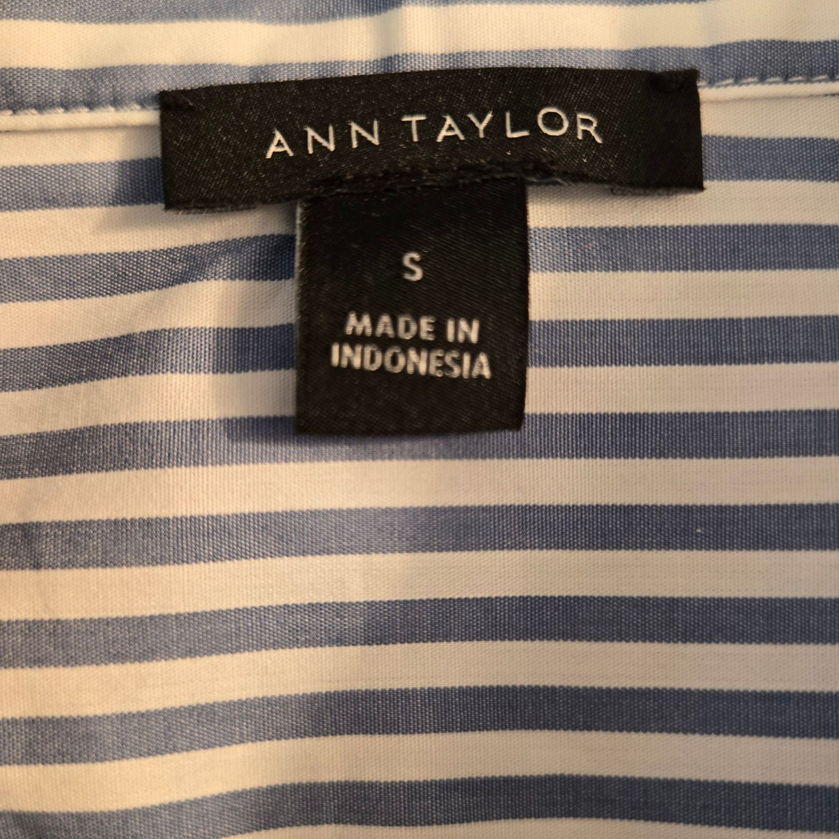 NWOT Ann Taylor Short Sleeve Button Down Shirt Size Small