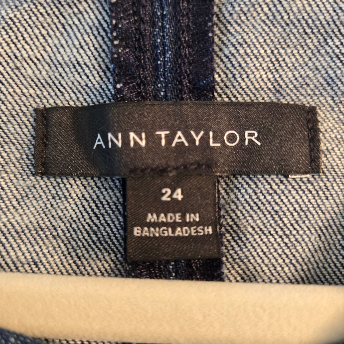 NWOT Ann Taylor Denim Button Down Sleeveless Vest Top Size Small