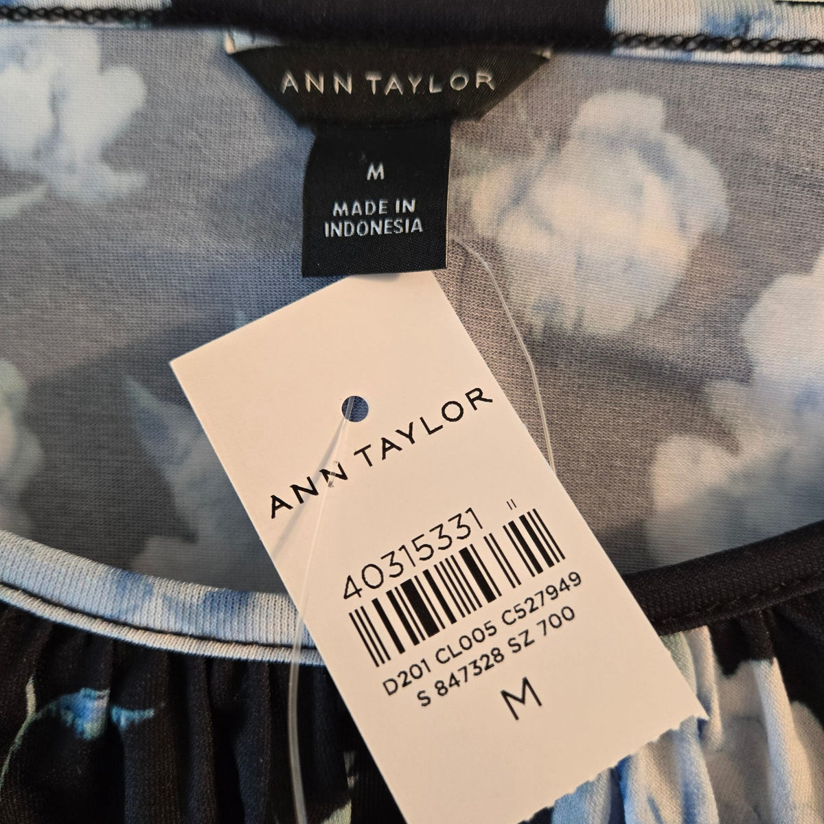 NWT Ann Taylor Floral Puff Sleeve Slightly Cropped Blouse Size Medium