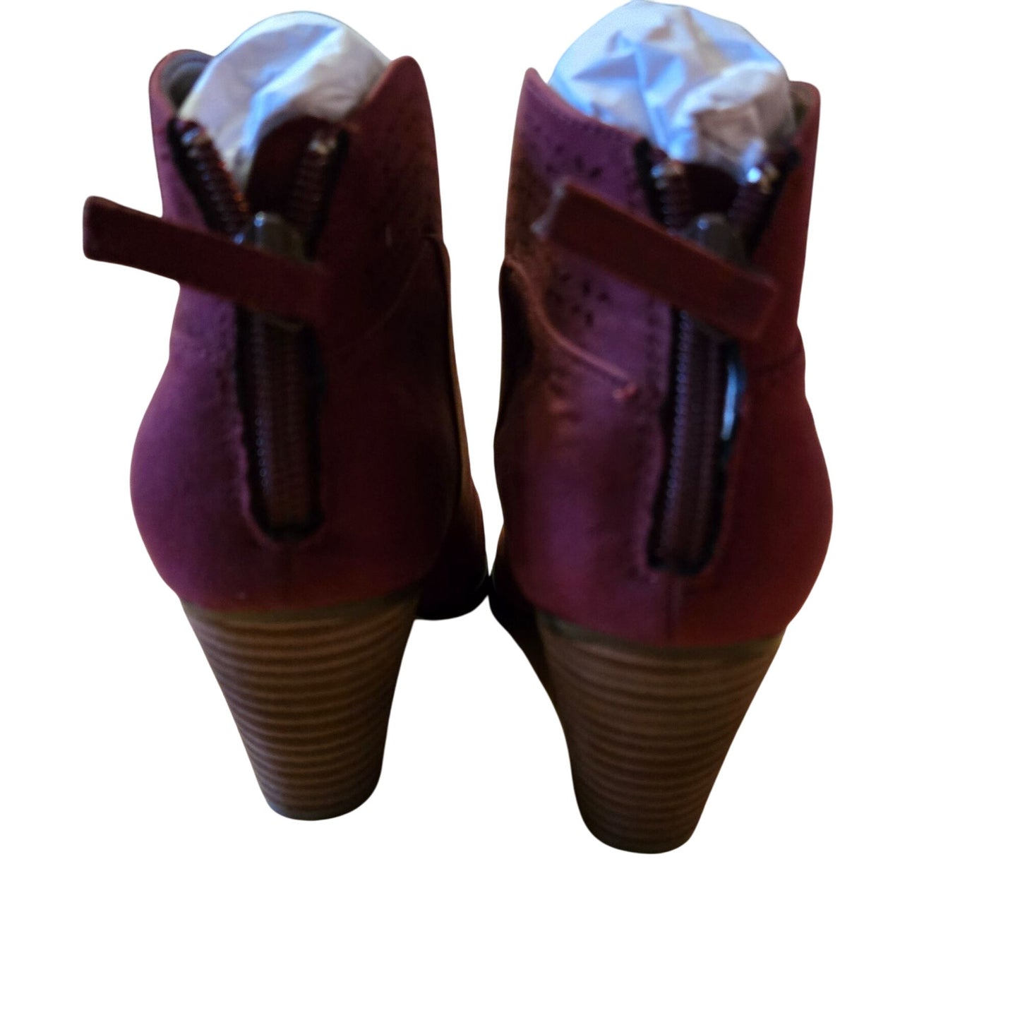 NWT/NWOB Violet & Red Jackson Lazer Cut Suede Leather Topline Ankle Boots Size 6