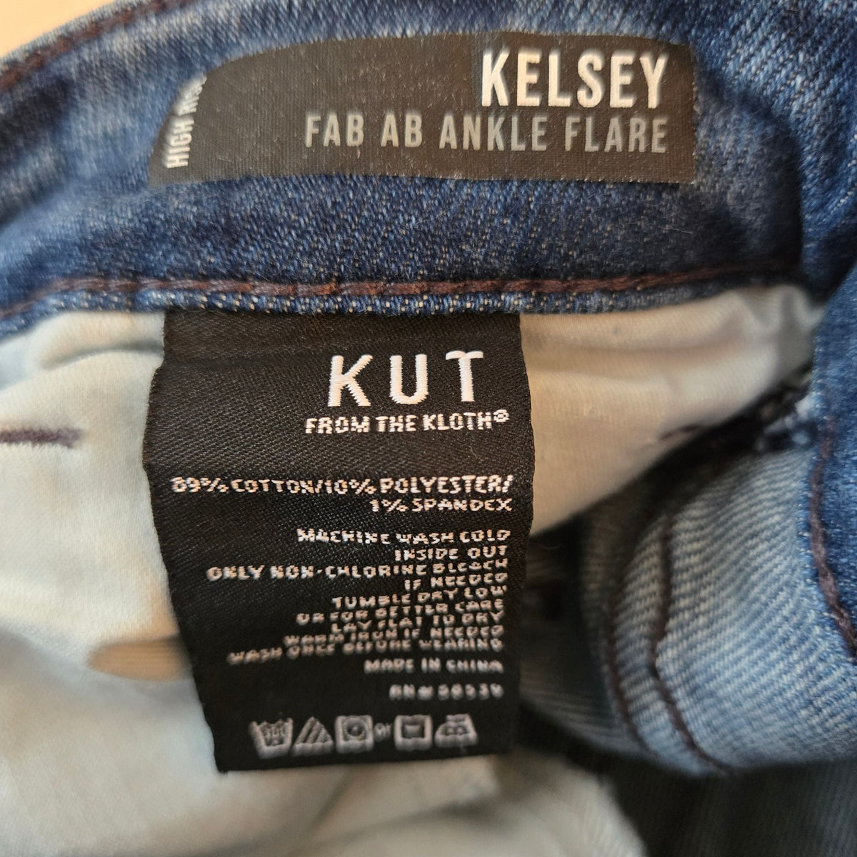 Kut from the Kloth Kelsey Fab Ab Ankle Flare Distresssed Jeans Size 8