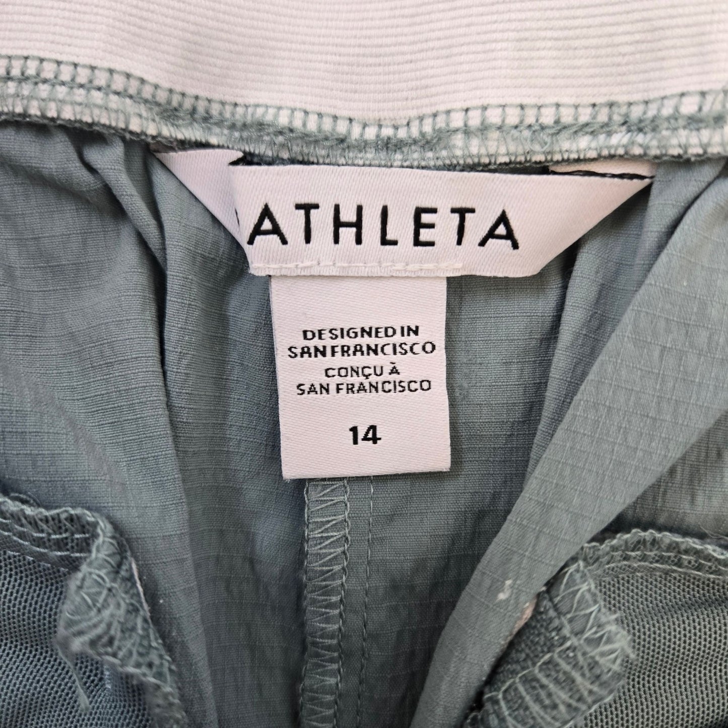 Athleta Trekkie Straight Crop Pant Minimalistic Green Size 14