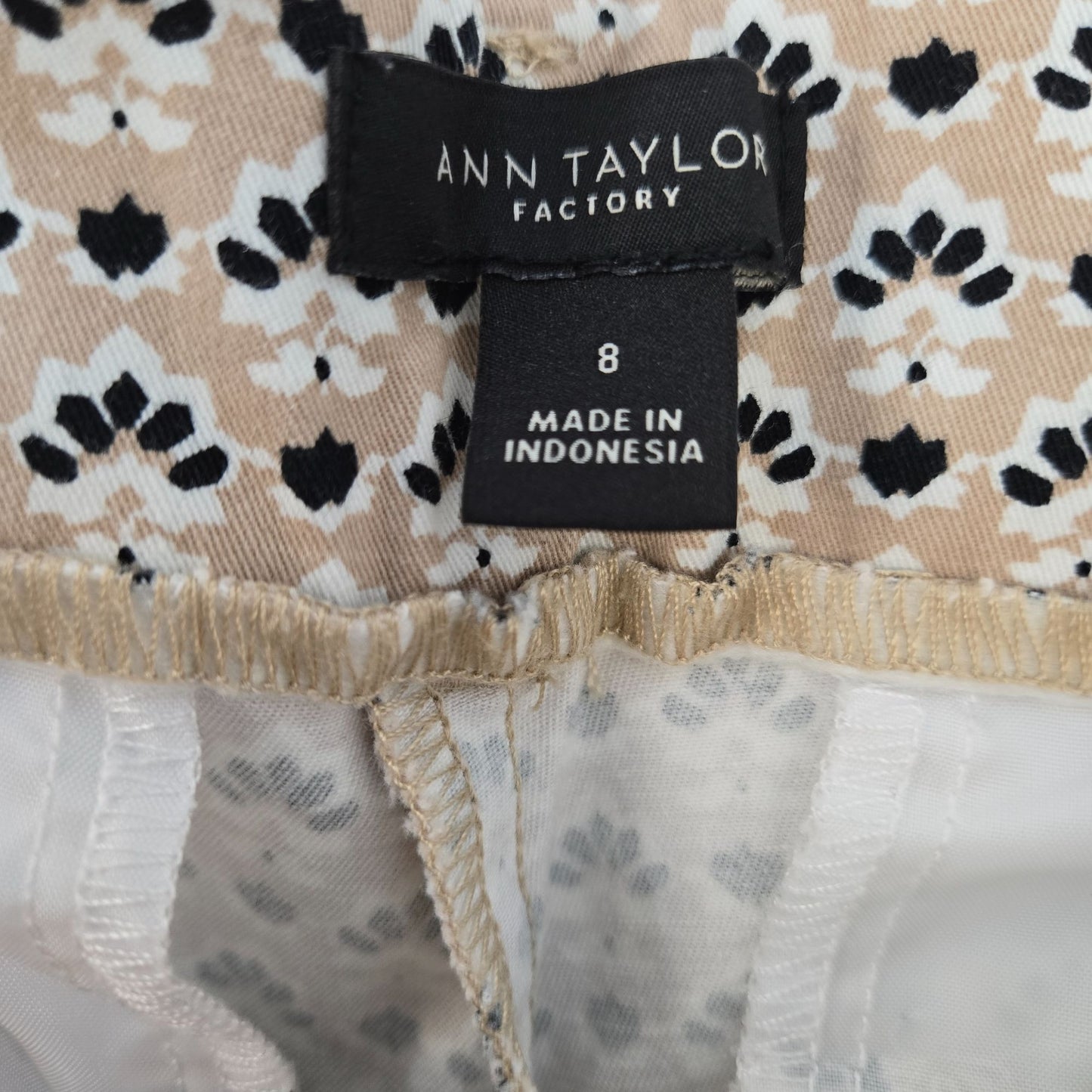 Ann Taylor Factory Fleur de Lis Print Chino Shorts Size 8