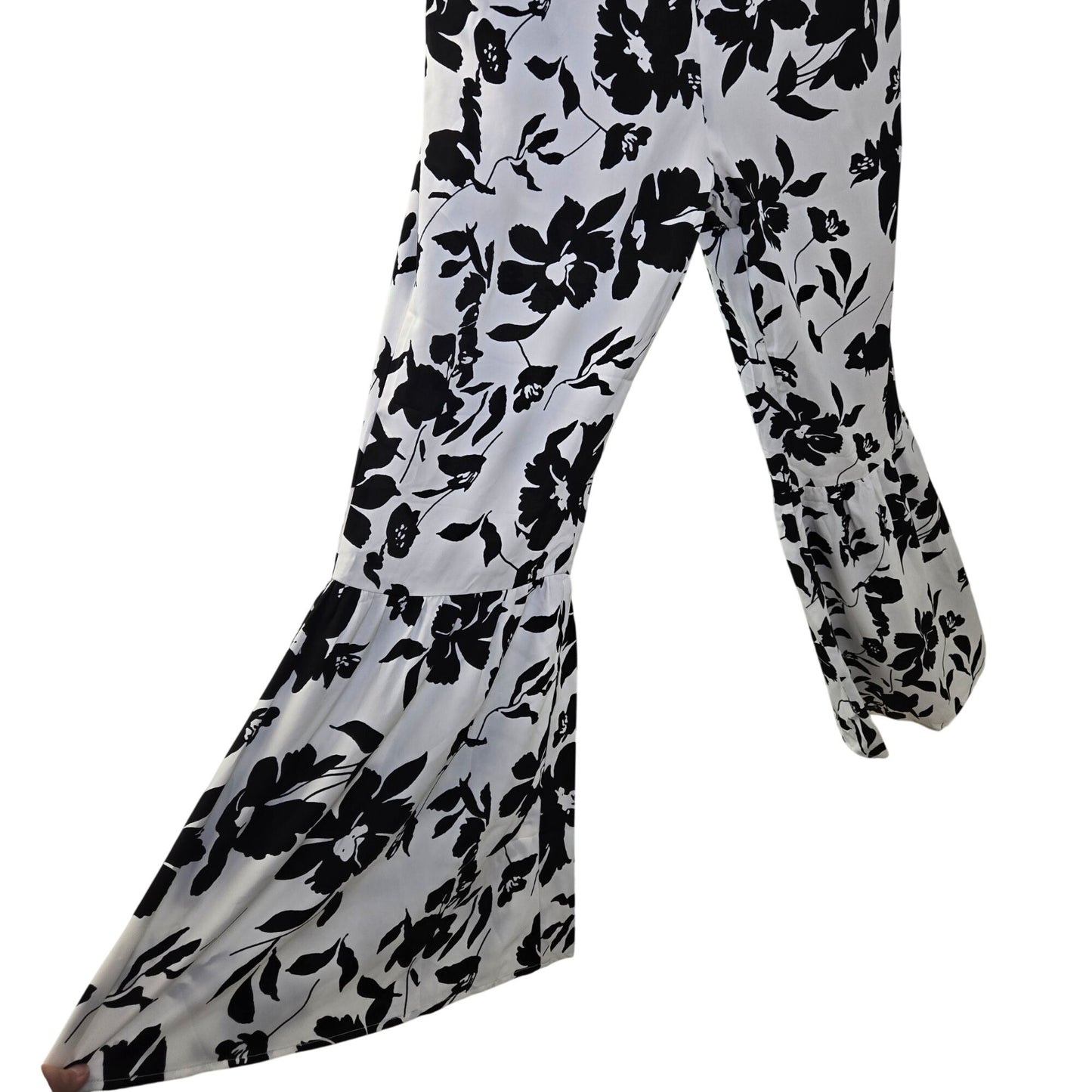 NWT Cupshe Black and White Floral Square Neck Bell Bottom Jumpsuit Size Medium