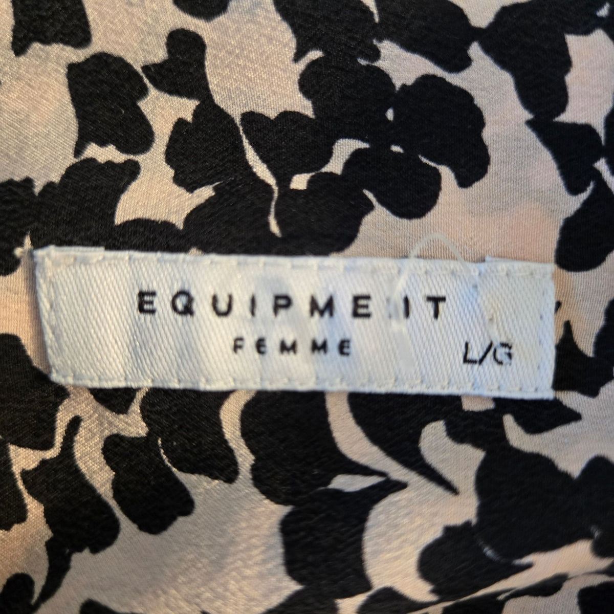 Equipment 100% Silk Leaf Pattern Button Down Blouse Size Large