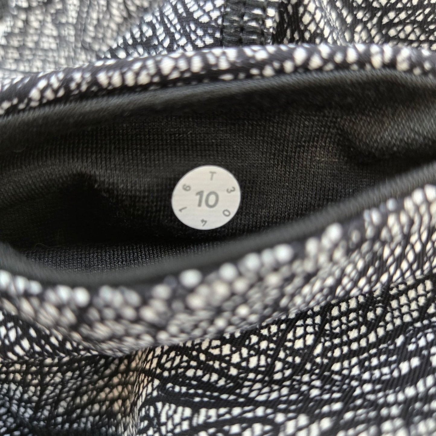 Lululemon Wunder Under in Special Edition Night View White/Black Leggings Size 10