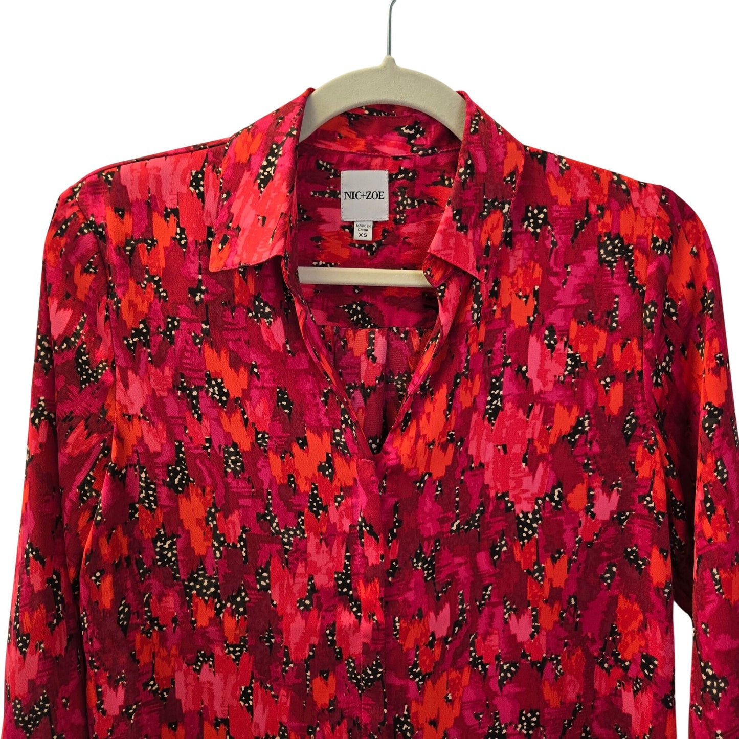 NIC+ZOE Graphic Print Hidden Button Down Split Cuff Blouse Size XS