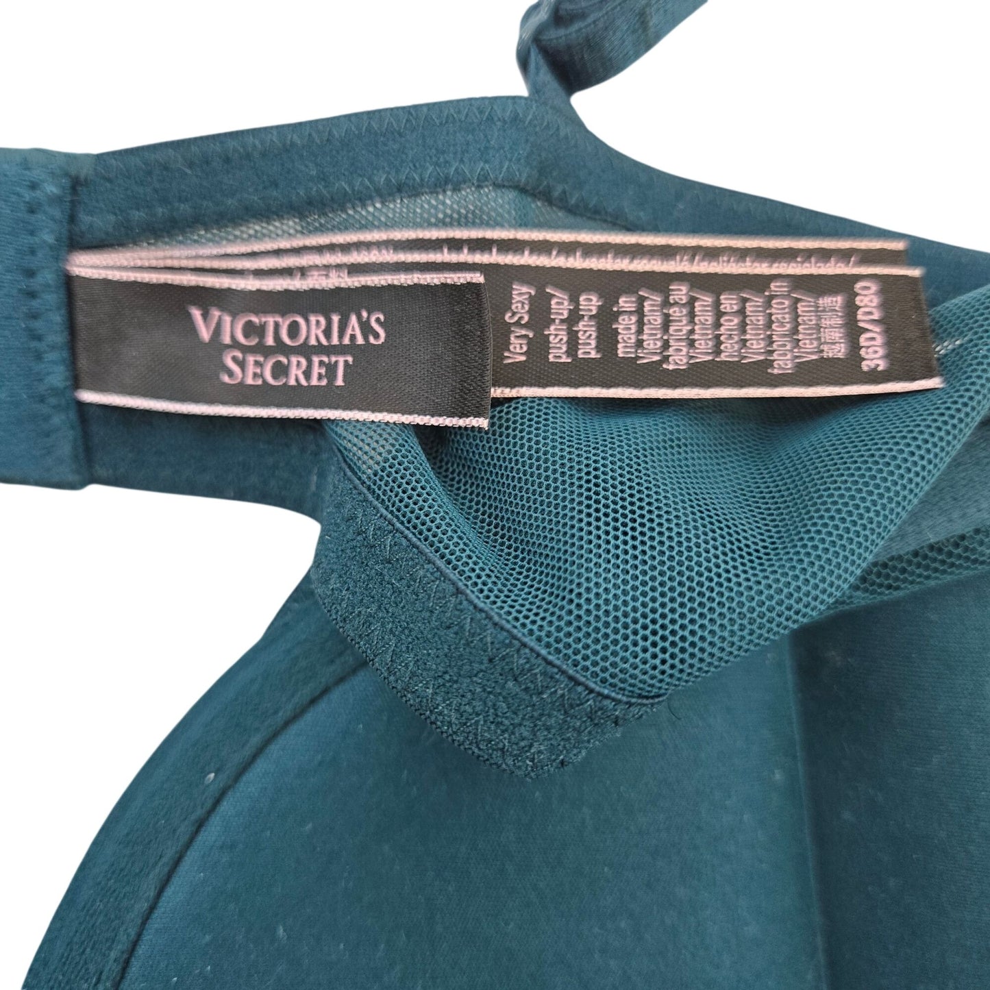 NWOT Victoria's Secret Very Sexy Push Up Shine Strap Chain Detail Bra Size 36D