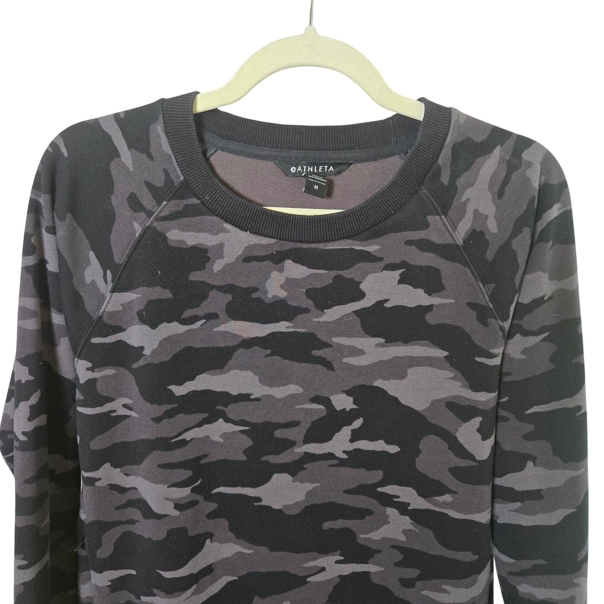 Athleta Triumph Camo Crewneck Sweatshirt with Zip Pockets Size Medium