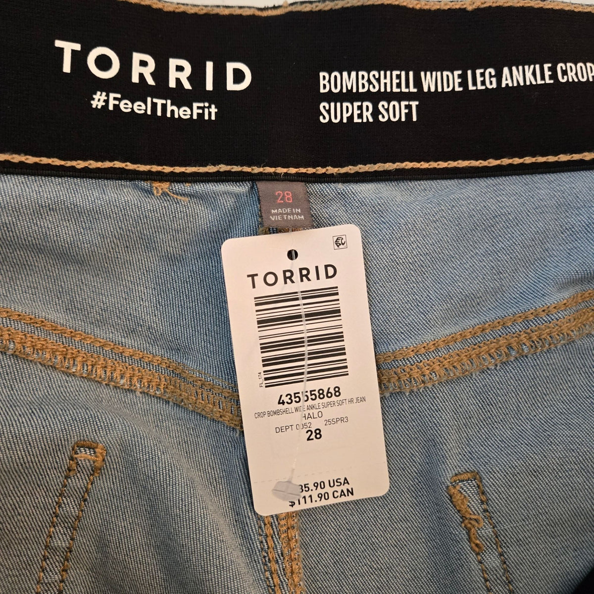 NWT Torrid Bombshell Wide Leg Ankle Crop Super Soft Jeans in Aires Size 28