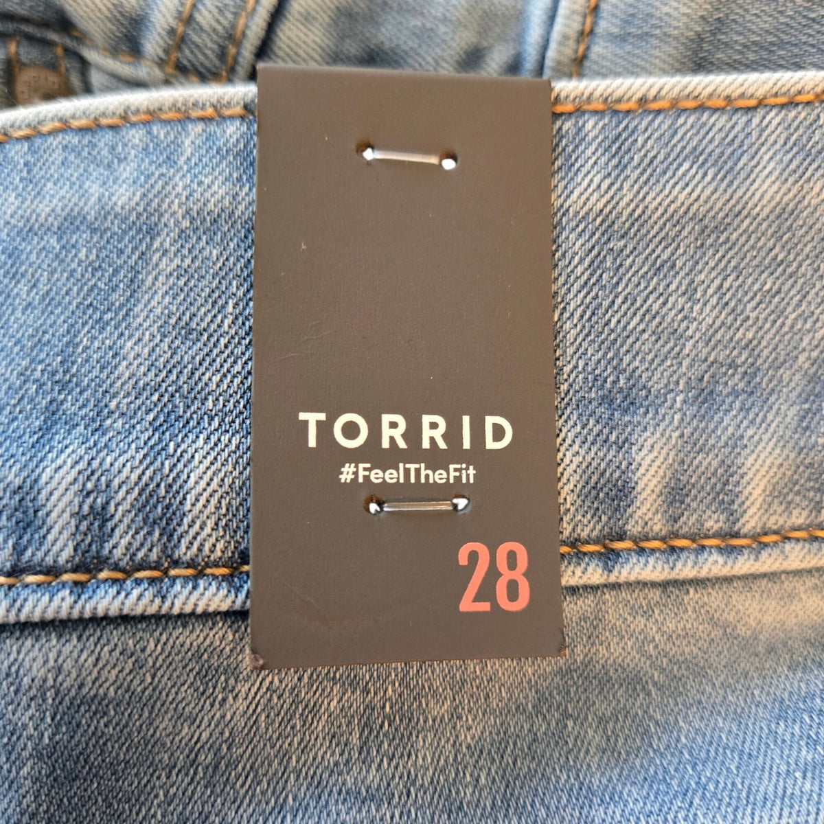 NWT Torrid Bombshell Wide Leg Ankle Crop Super Soft Jeans in Aires Size 28