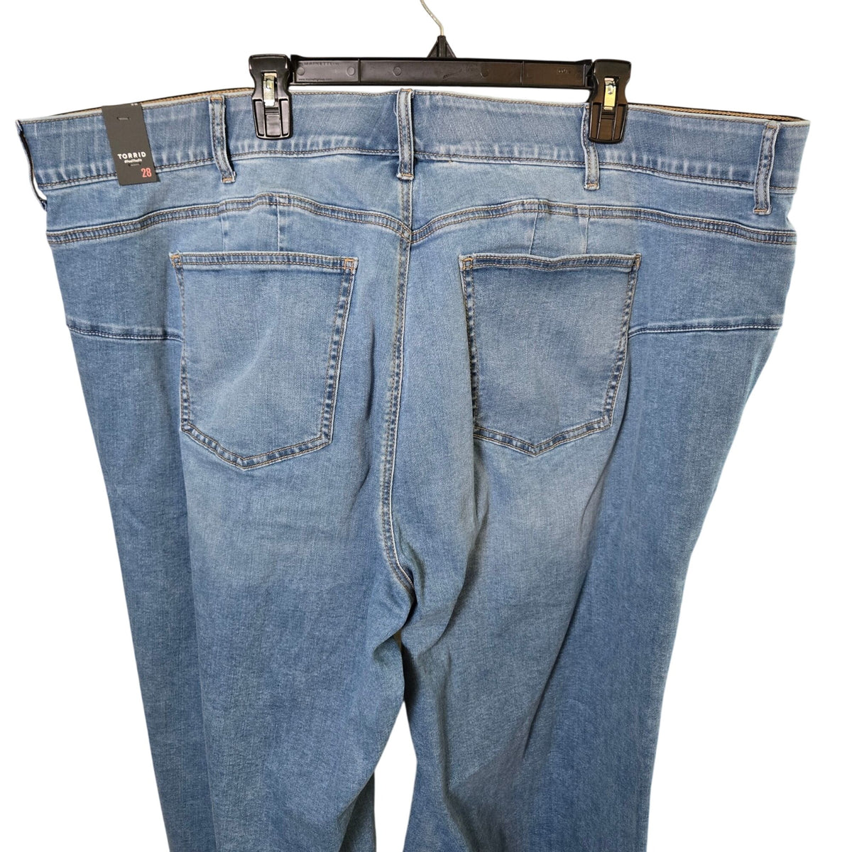 NWT Torrid Bombshell Wide Leg Ankle Crop Super Soft Jeans in Aires Size 28