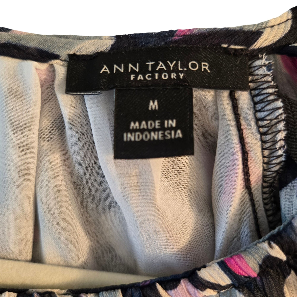 NWOT Ann Taylor Factory Graphic Print Crinkle Blouse Size Medium