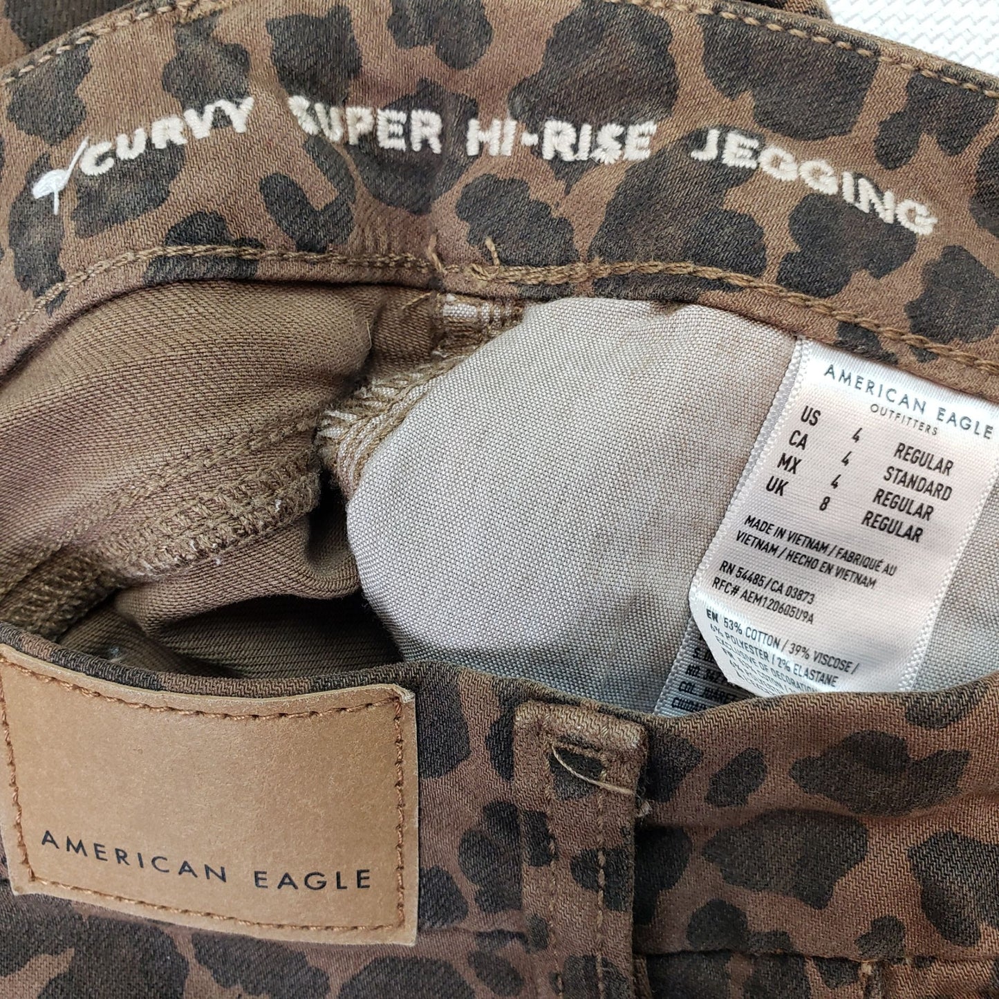 American Eagle Curvy Super Hi-Rise Jegging in Leopard Print Size 4